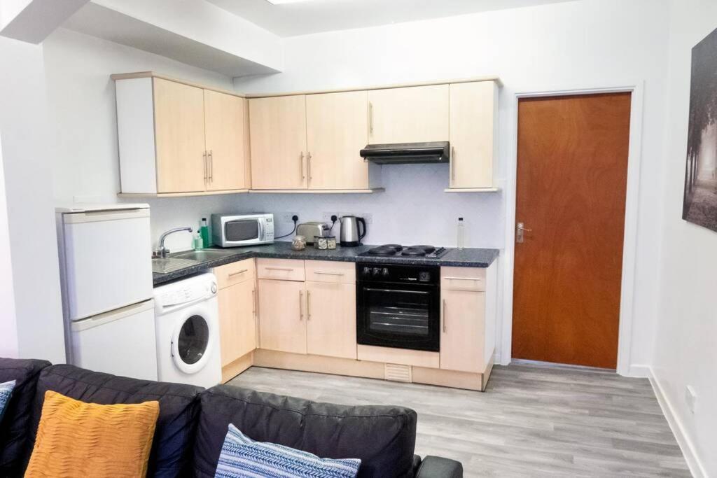 Apartment Up To 9 Close To Centre, Big Tv And Wifi Кардіфф Екстер'єр фото